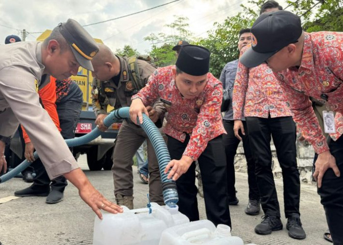 Kekeringan Mojokerto, Pemkab Salurkan Bantuan  Air Bersih dan Pangan Untuk Warga Terdampak