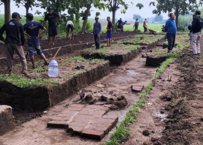 Ekskavasi Candi Brahu Mojokerto Ungkap Struktur Pagar dan Ruang Suci Diduga dari Masa Mpu Sindok