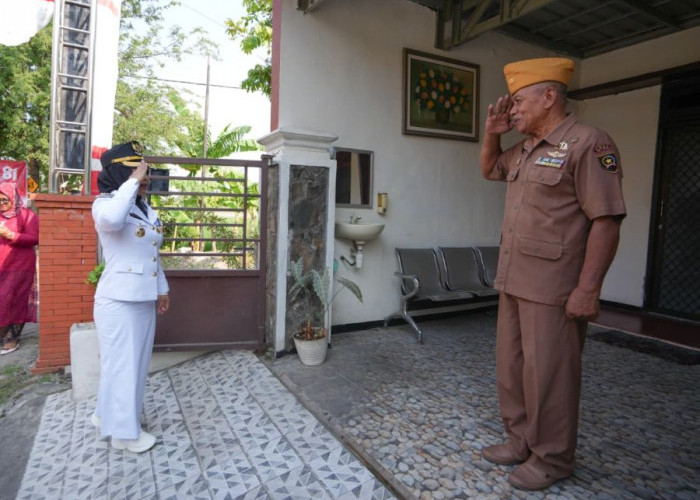Di Usia 80 Tahun, Kardi Masih Menyimpan Cerita Perang dan Haru Saat Dikunjungi Wali Kota Mojokerto