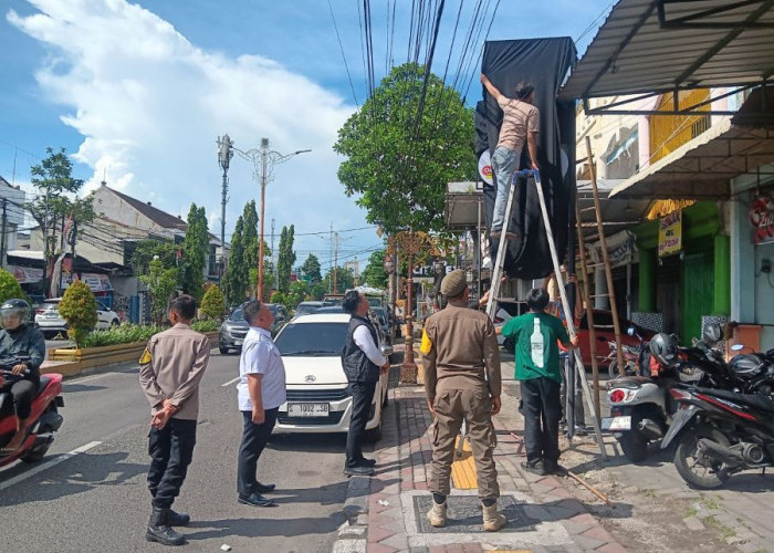 Satu Toko Minhol Ditutup Operasionalnya oleh Pemkot Mojokerto
