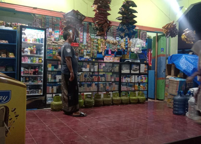 Kalahkan Ritel Modern, Strategi 'Siaga Tempur' Warung Madura