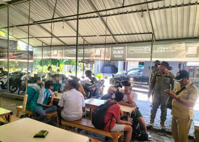 Razia Disiplin Pelajar di Mojokerto Amankan 27 Siswa yang Nongkrong di Warung Kopi Saat Jam Sekolah