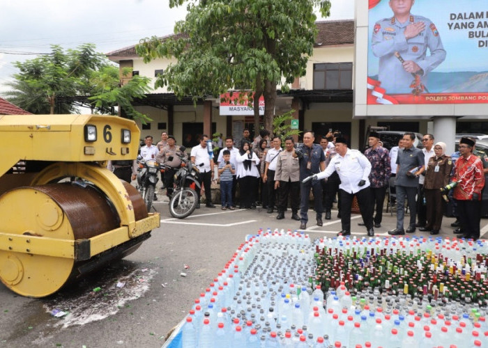 Ribuan Botol Miras Dimusnahkan, Bupati dan Kapolres Wujudkan Jombang Zero Miras