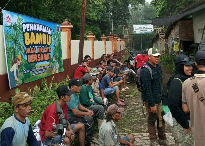 Ratusan Bibit Bambu Ditanam di Jalur Pendakian Gunung Penanggungan Via Ngoro Mojokerto