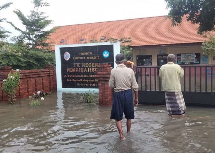 Sekolah di Tempuran Mojokerto Terendam Banjir, Siswa Terpaksa Diliburkan