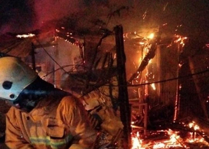 Warung di Ngoro Mojokerto Terbakar, Diduga Akibat Korsleting Listrik