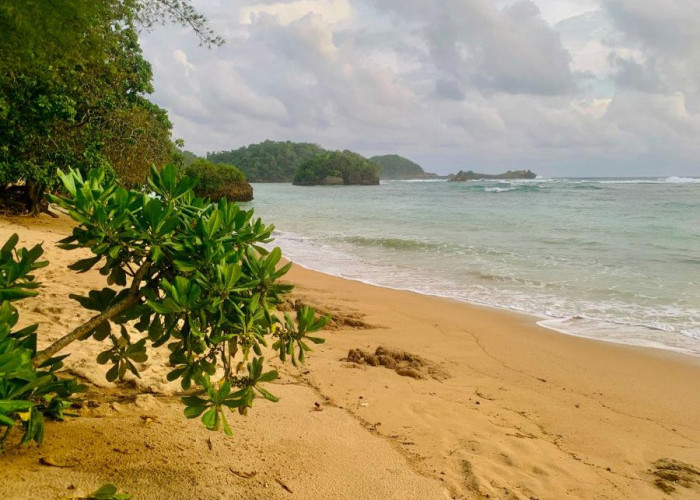 Pesona Pantai Kondang Merak, Surga Tersembunyi di Selatan Malang