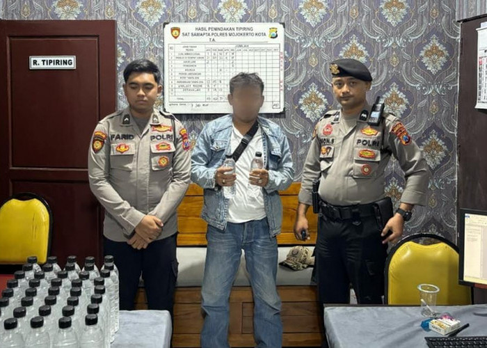 Penjual Miras Ilegal Ditangkap di Mojokerto, 50 Botol Diamankan