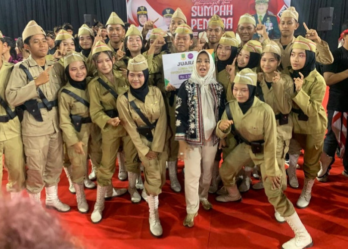 Sarasehan Kepemudaan Kota Mojokerto, Ning Ita Dampingi Danrem 082/CPYJ Jelaskan Proxy War