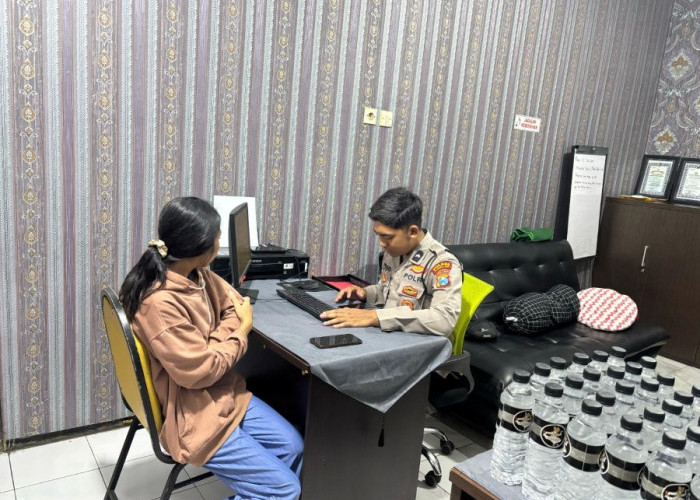 Jelang Malam Satu Suro, Polisi di Kota Mojokerto Amanakan Puluhan Botol Miras 