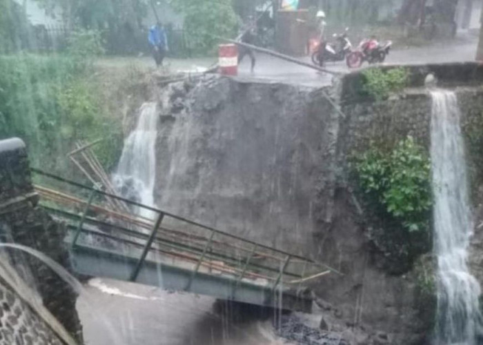 Belum Setahun Dibangun, Jembatan Darurat di Kutorejo Mojokerto Kembali Putus