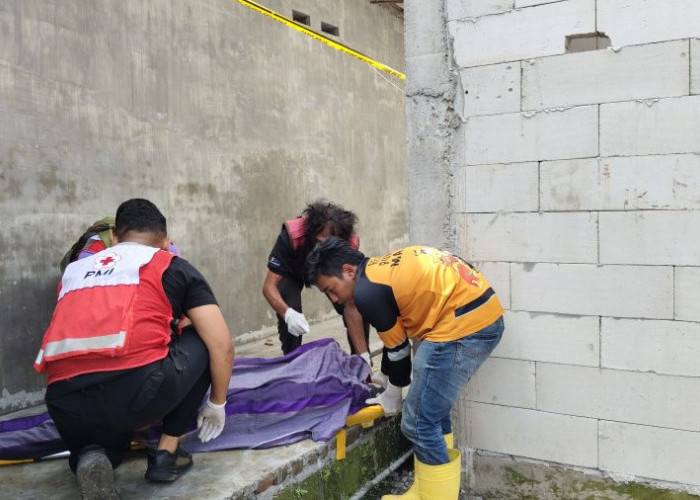 Pekerja Bangunan di Puri Mojokerto Tewas Tersengat Listrik Saat Pasang Atap Rumah Kos