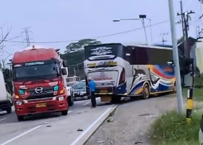 Pemotor Tewas Tertabrak Bus di Bypass Mojokerto, Motor Terseret 50 Meter
