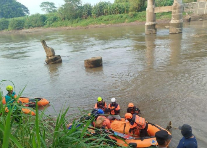 Korban Diduga Jatuh Dari Jembatan Ngrame Mojokerto akhirnya Ditemukan Dalam Keadaan Tewas
