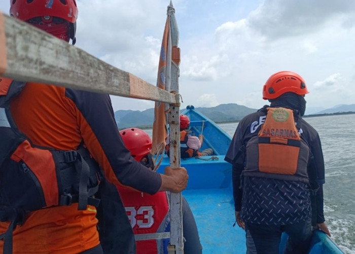Terkendala Ombak Besar dan Medan Sulit, Tim SAR belum Temukan Korban Terseret Ombak di Pantai Canga’an, Jember