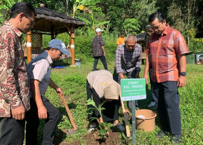 Sekolah Lapang Degradasi Lahan dan Tataguna Air Proyek Mewlafor Kenalkan Panen Air Hujan