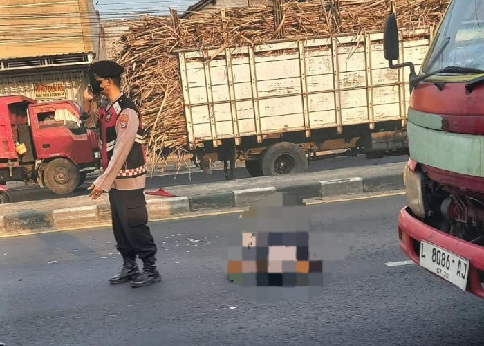 Tabrak Belakang Elf di Sooko, Guru Asal Mojokerto Tewas