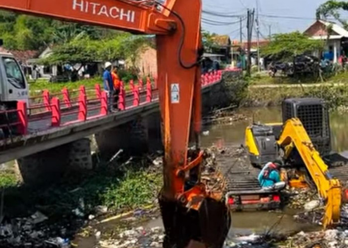 Cegah Banjir Saat Musim Hujan, DPUPR Mojokerto Normalisasi Sungai Sadar