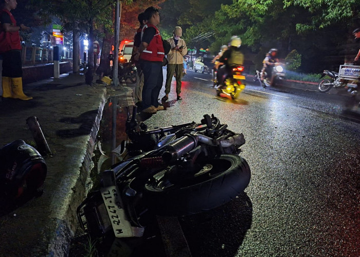 Sepeda Motor Binter di Mojokerto Terbakar Usai Tabrak Motor Listrik