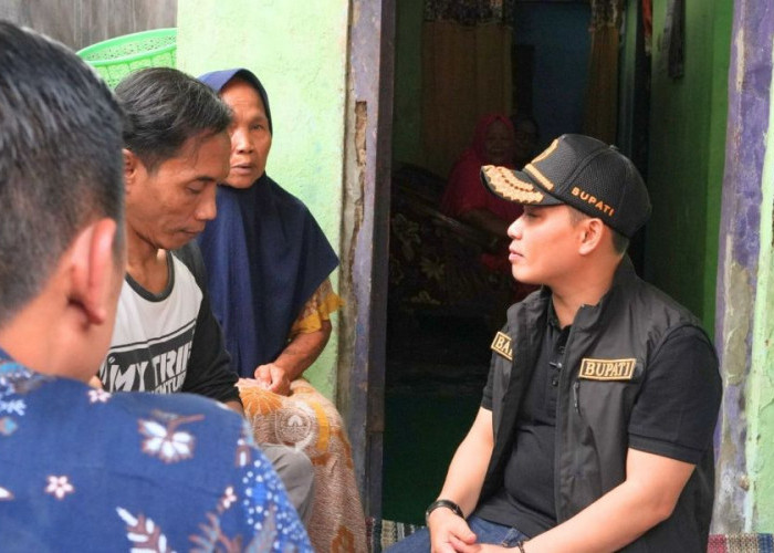 Bupati Mojokerto Tinjau Rumah Warga yang Akan 'Dibedah'