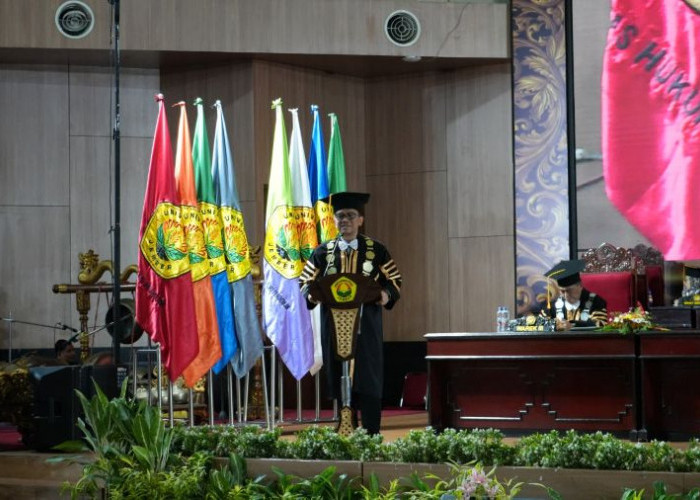 Lepas 800 Wisudawan, Rektor Unej Titip Pesan: Jangan Lupakan Integritas dan Orang Tua