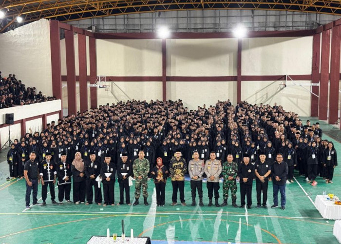 Berlangsung Sakral dan Tertib,  Ratusan Warga Baru PSHT Disahkan di GOR Mojopahit