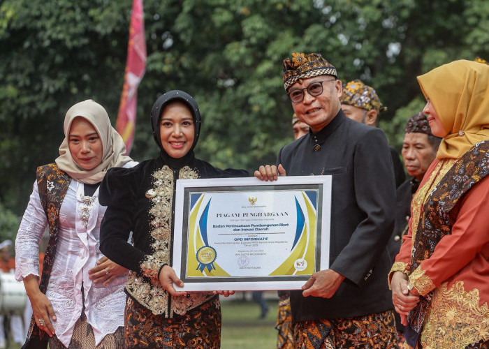Bapperida dan Kelurahan Wates Menjadi Lembaga Terinformatif se Kota Mojokerto 