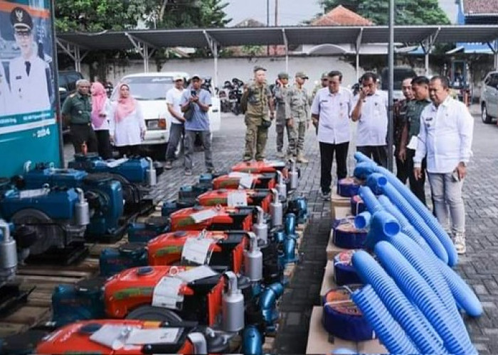 Pemkab Jember - Kodim Salurkan Bantuan Pompa Air Kepada 28 Kelompok Tani