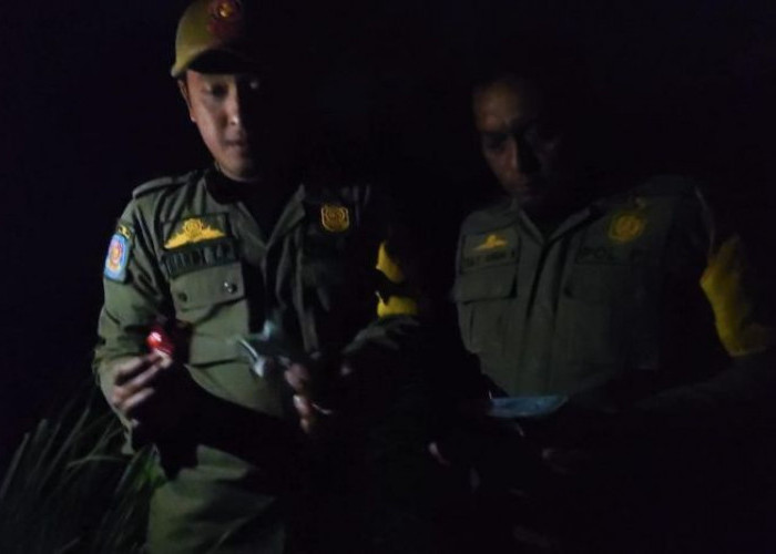 Diduga Tempat Berkumpulnya Gay, Petugas Sidak Bor - Boran Air Hangat Kota Mojokerto, Ditemukan Bungkus Kondom