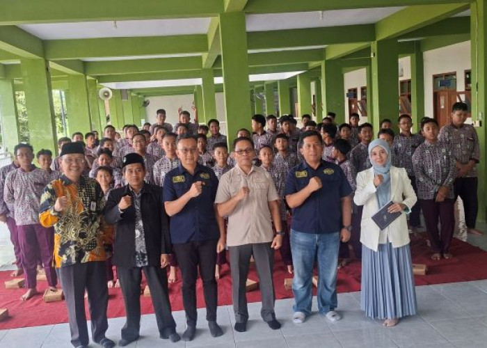 Anak Sekolah, Dunia Digital, dan Pilihan Hidup: Bakesbangpol Jember Datang Bawa Bekal