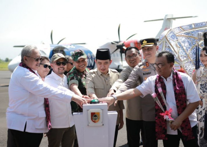 Penerbangan Perdana Jember-Surabaya Mengudara, Gus Fawait: Ini Jalan Menuju Kota-Kota Besar dan Luar Negeri