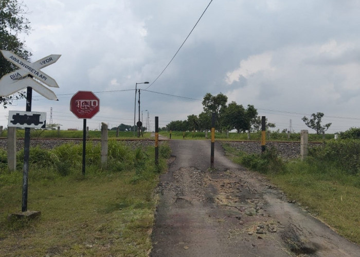 Jelang Mudik Lebaran, Perlintasan Liar di Mojoanyar Mojokerto Ditutup