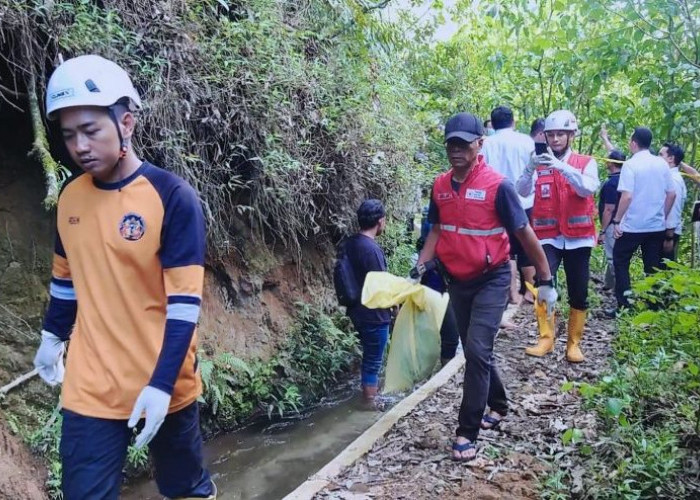 Mayat Bayi Ditemukan Terbungkus Tas di Sungai Kawasan Tahura Pacet Mojokerto