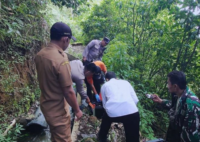 Jenazah Bayi Perempuan di Tas Ransel Tahura Pacet Mojokerto Dikebumikan
