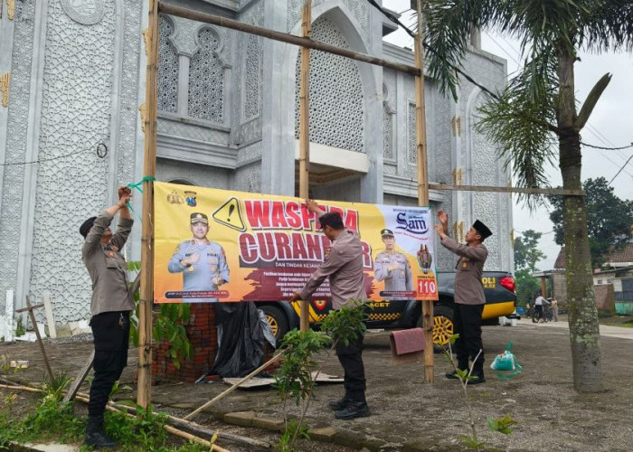 Cegah Curanmor Selama Ramadan, Sejumlah Tempat Keramaian di Pacet Mojokerto Dipasang Banner Imbauan