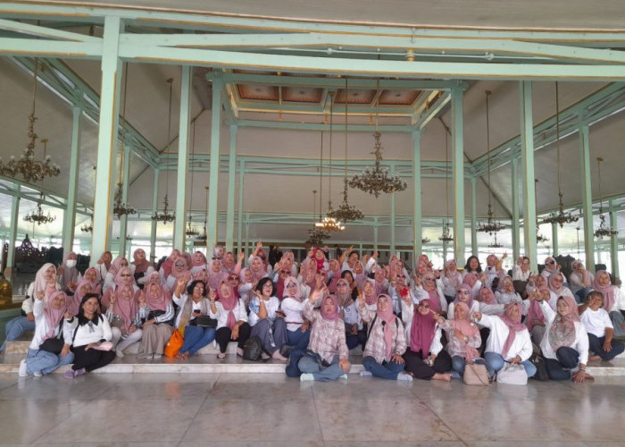 Tutup Buku Kopwan Permata Wates Mojokerto, Jalan-jalan 'Cantik' ke Solo Raya