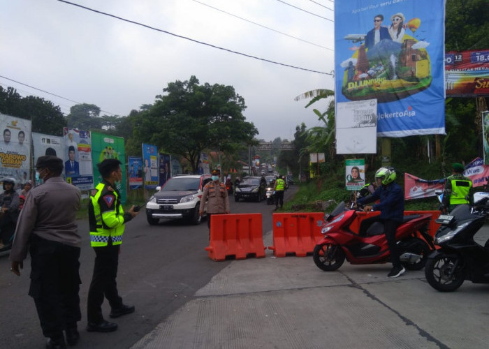 Cegah Kemacetan di Kawasan Wisata Pacet, Satlantas Mojokerto Terapkan Rekayasa One Way