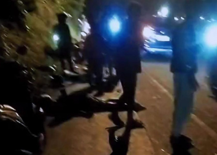 Adu Banteng Honda GL vs Sepeda Listrik di Trawas Mojokerto, Dua Pengendara Tewas