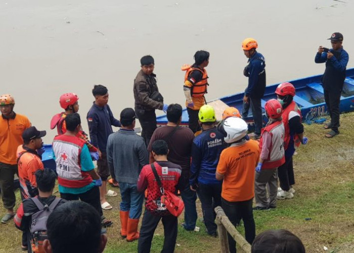 Mayat Perempuan Tanpa Identitas Ditemukan Mengapung di Sungai Brantas, Mojokerto
