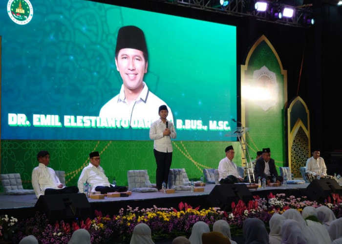 Jelang Pilkada Serentak 2024, Cawagub Jatim Emil Dardak Hadiri   Istighosah dan Doa Bersama Warga Mojokerto