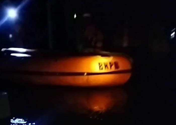 Hujan Deras Jumat Sore, Tanggul Sungai Sadar di Mojoanyar Jebol , Ratusan Rumah Terendam