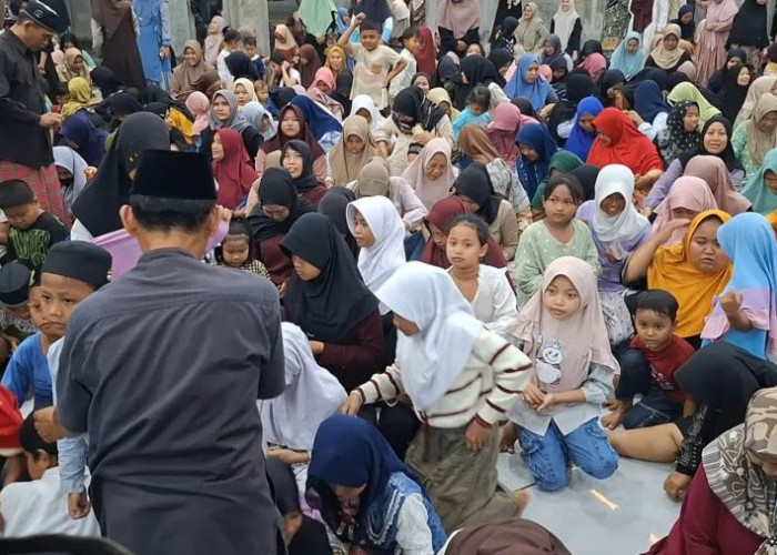Melihat Rombekan di Desa Kauman Mojokerto, Tradisi Turun-temurun Tebar Uang Receh Peringati Maulid Nabi