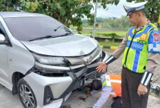 Diduga Pengemudi Mengantuk,  Avanza Tabrak Tiang di Rest Area Tol Jombang Mojokerto