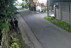 Maling Motor Gasak Honda Scoopy di Studio Musik Mojokerto, Aksi Terekam CCTV