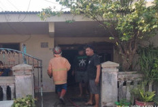 Rumah Warga di Wates Mojokerto Terbakar, Pemilik Sakit Dievakuasi dari Dalam Rumah 