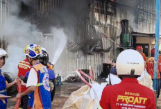 Pabrik Pengolahan Ban Bekas di Mojokerto Terbakar