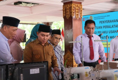 Pemkab Mojokerto Serahkan Bantuan Ratusan Peralatan untuk Pelaku Usaha Mikro