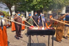 Kejari Kota Mojokerto Musnahkan Barang Bukti 82 Perkara