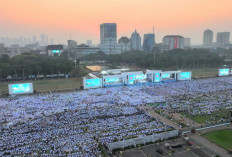Monas Memutih oleh Jemaah, Zikir dan Doa Kebangsaan HUT RI ke-81 Dihadiri Lebih dari 100 Ribu Orang
