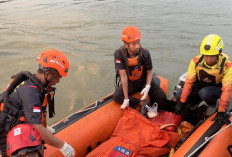 Mayat Pria Tanpa Identitas Ditemukan Mengambang di Sungai Brantas Mojokerto